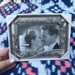 NWT Malden 4x6 Mr & Mrs Picture Frame